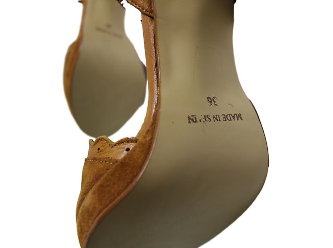 Autre Marque Jonak Sandalen aus Kamel Wildleder mit perforierten Lederdetails 10cm Absatz - Ansicht 4