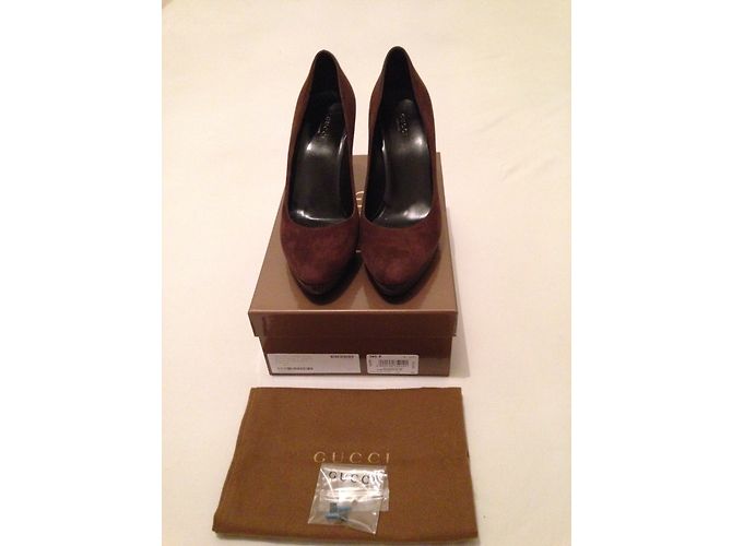Décolleté Gucci in scamosciato marrone - vista 4