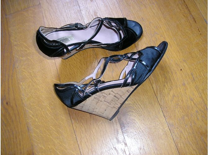 Sandali Prada con zeppa in satin e pelle vernita nera Nero - vista 4