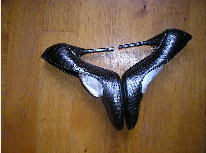Yves Saint Laurent Pumps aus Python Schwarz - Ansicht 3