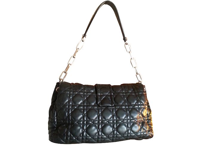 Dior new lock - vue 2