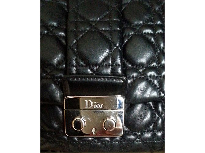 Dior new lock - vue 3