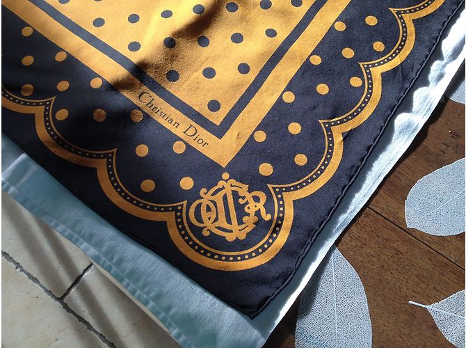 Foulard Christian Dior Carre in seta giallo - vista 3