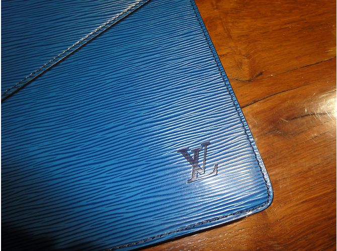 Borsa Louis Vuitton in pelle epi blu - vista 5