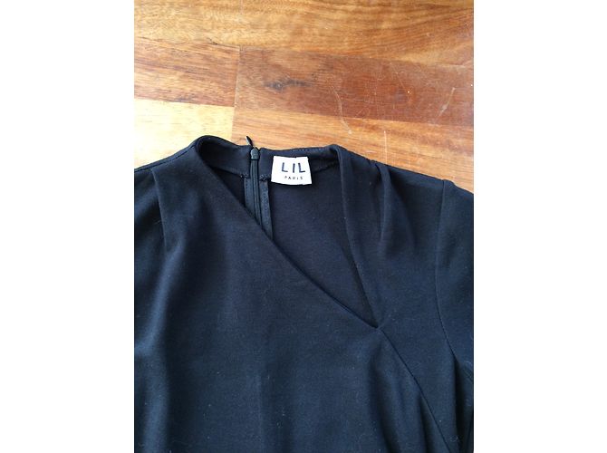 Autre Marque LIL St Germain Schwarzes Kleid asymmetrischer Ausschnitt - Ansicht 4