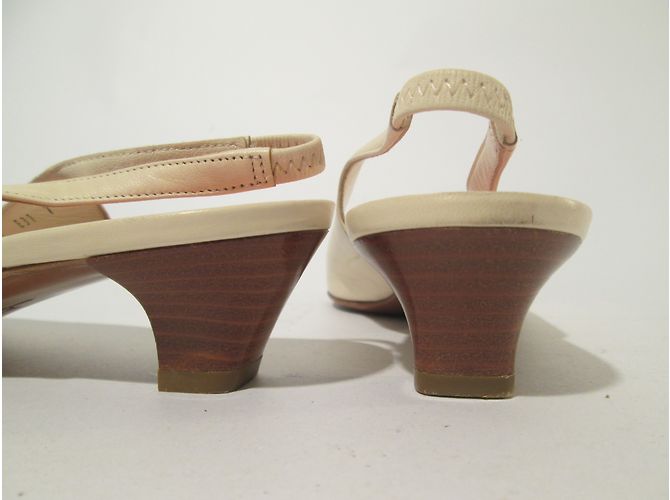 Salvatore Ferragamo Leder Pumps Beige - Ansicht 4