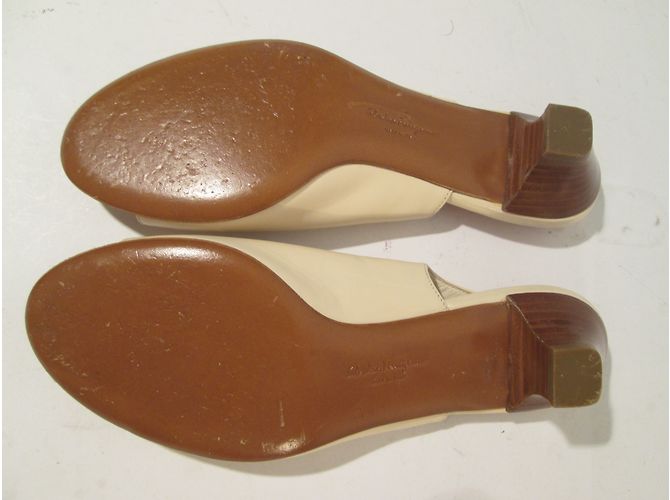 Salvatore Ferragamo Leder Pumps Beige - Ansicht 6