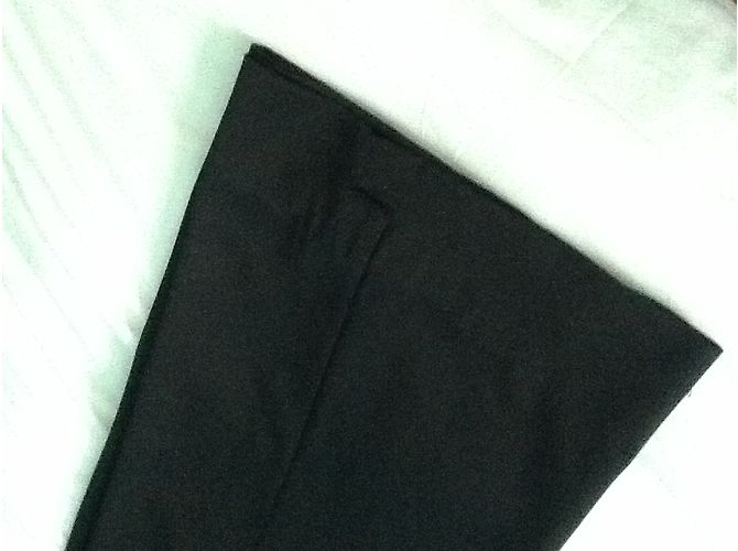 Céline Hose aus schwarzer Wolle mit Goldkette - Ansicht 10