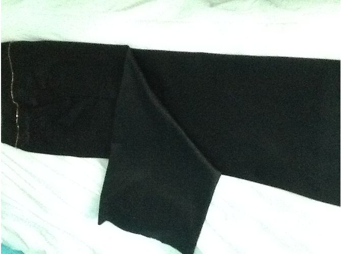 Céline Hose aus schwarzer Wolle mit Goldkette - Ansicht 7