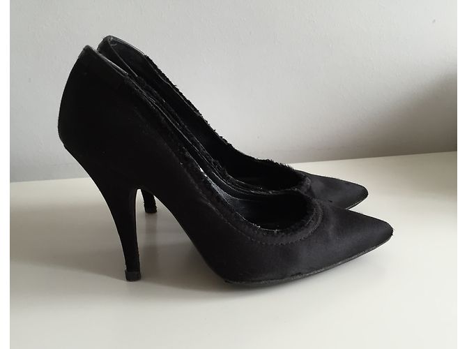 Décolleté Pedro Garcia in raso nero con frange - vista 3