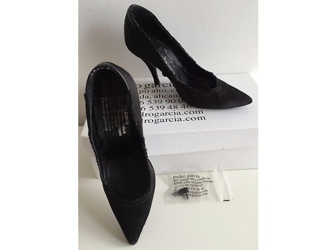 Décolleté Pedro Garcia in raso nero con frange - vista 5