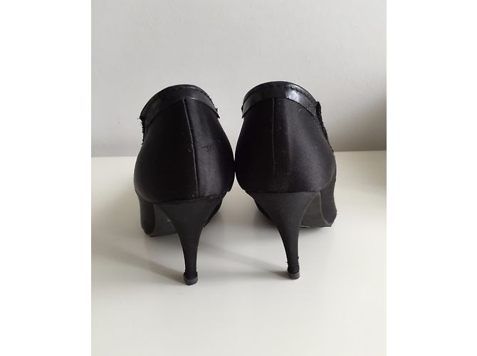 Décolleté Pedro Garcia in raso nero con frange - vista 7