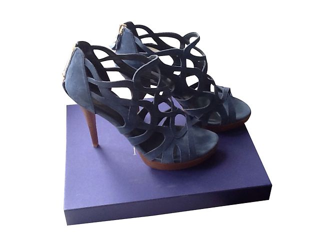 Sandali Stuart Weitzman in scamosciato blu - vista 2
