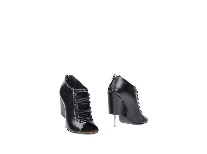 Givenchy's Nissa Lace-Up Boot-Heel Heel, taglia 37,5 - vista 2