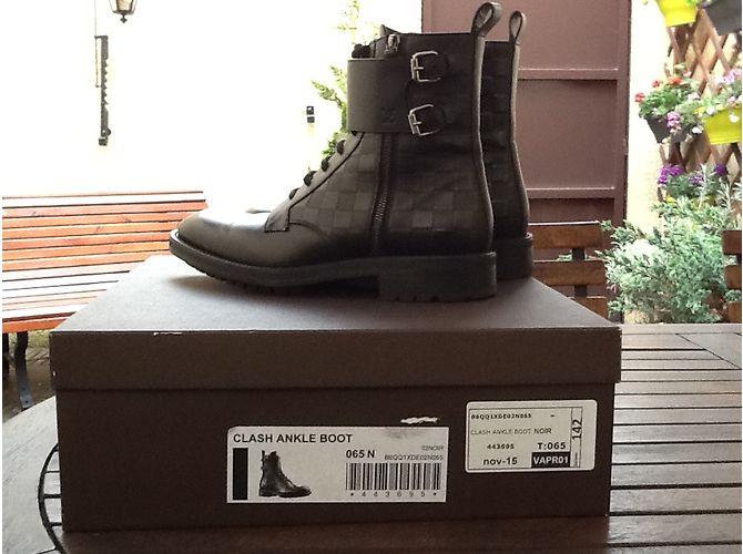 Louis Vuitton Boots Black - view 3