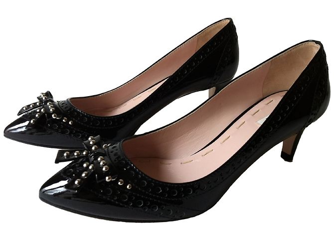 Miu Miu Décolleté in vernice nera con borchie Nero - vista 2