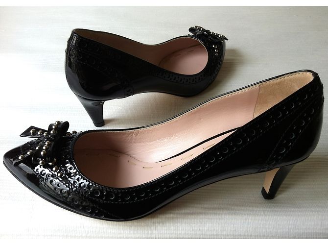 Miu Miu Décolleté in vernice nera con borchie Nero - vista 3
