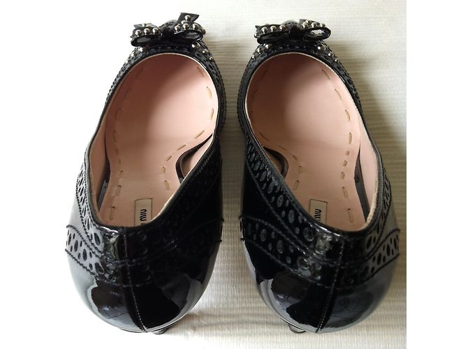 Miu Miu Décolleté in vernice nera con borchie Nero - vista 6