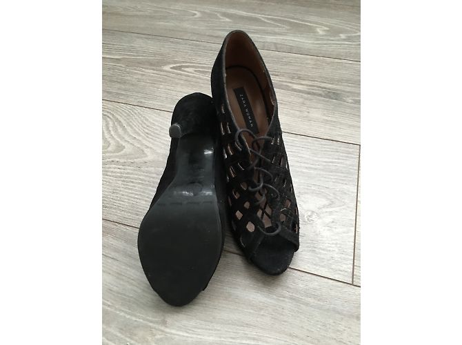 Zara Sandalen aus Wildleder Schwarz Größe 38 - Ansicht 4