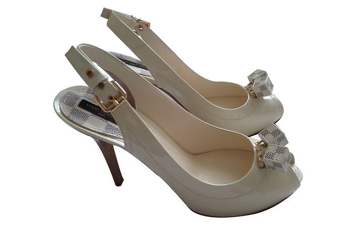 Sandali Louis Vuitton Saint Honoré Crema Vernice 39 Crudo - vista 2