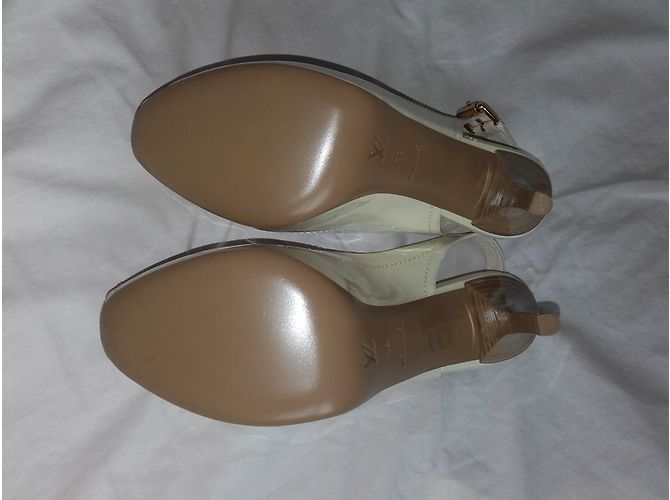 Sandali Louis Vuitton Saint Honoré Crema Vernice 39 Crudo - vista 5