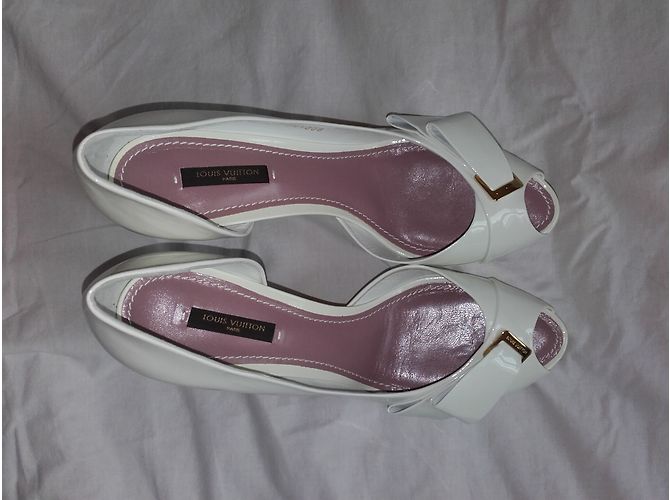 Louis Vuitton Apple Lackleder Pumps Weiß - Ansicht 3