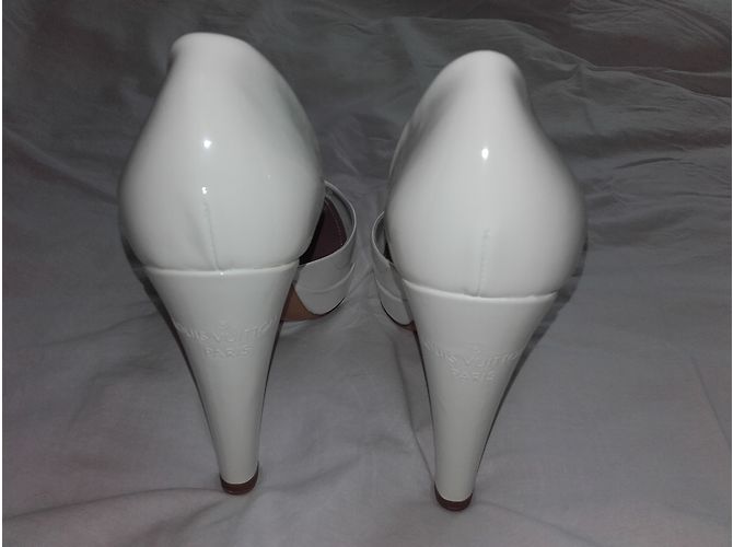 Louis Vuitton Apple Lackleder Pumps Weiß - Ansicht 5