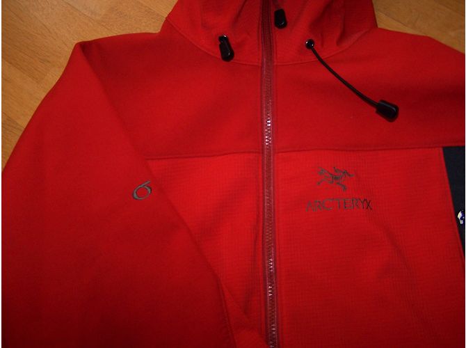 Arc'teryx Veilance Sigma hard shell Rosso - vista 3