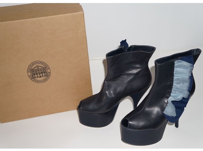 Stivaletti Acne Studios con volant in pelle nera 39 Nero - vista 6