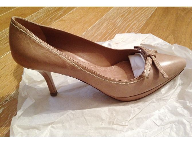 Décolleté Prada in pelle beige con fiocco - vista 6