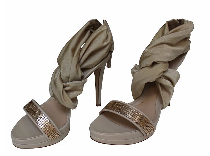 Sandali Fendi in pelle color crema - vista 2