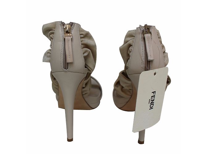 Sandali Fendi in pelle color crema - vista 3