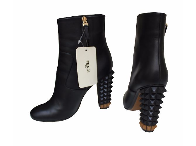 Fendi Nietenbesetzte Stiefel - Ansicht 3