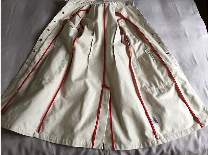 Abrigo estilo gabardina Les Petites de algodón beige y rojo - vista 6