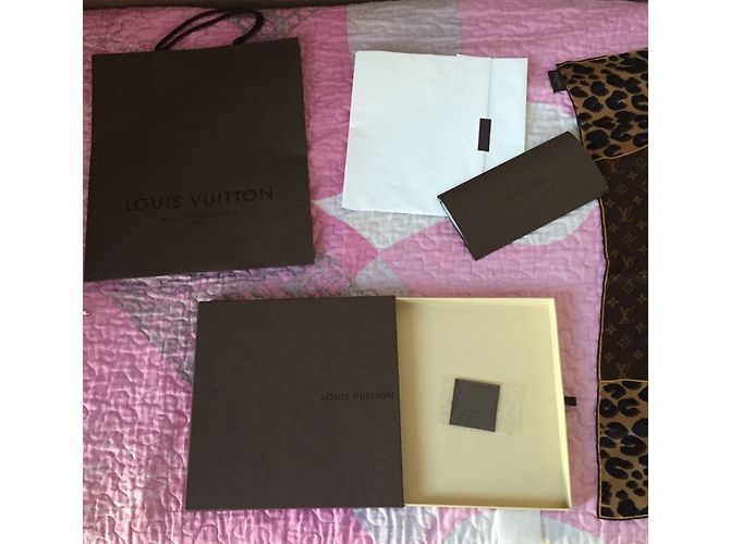 Louis Vuitton Bufandas de seda Estampado de leopardo - vista 3