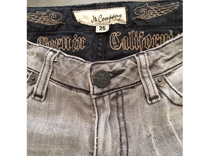 Autre Marque Short jeans J & COMPANY Cinza com Estampa de Crânios - vista 3