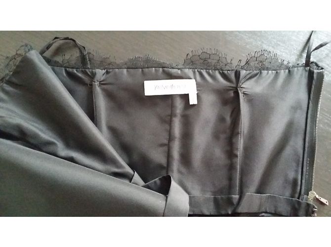 Robe bustier en dentelle noire Yves Saint Laurent - vue 10
