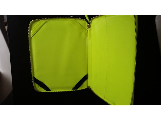 Marc by Marc Jacobs IPad 1/2/3 case - view 7