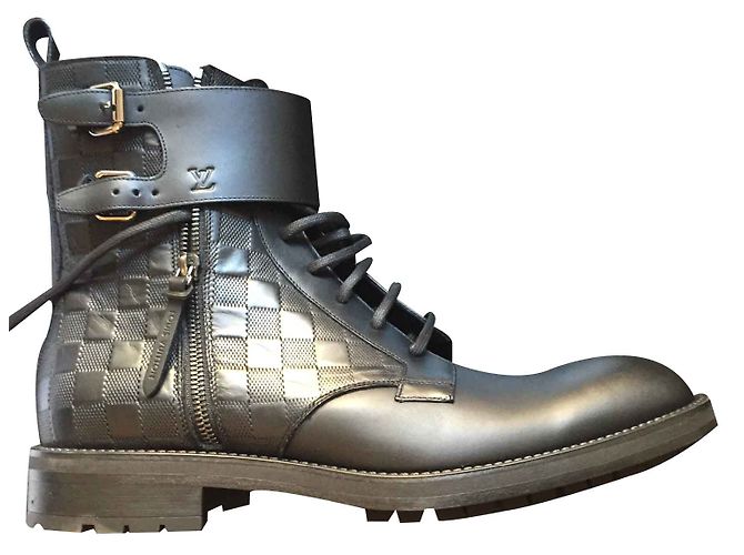 Louis Vuitton Boots Black - view 2