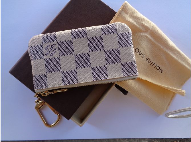 Louis Vuitton Pouch keychain Multiple colors - view 3
