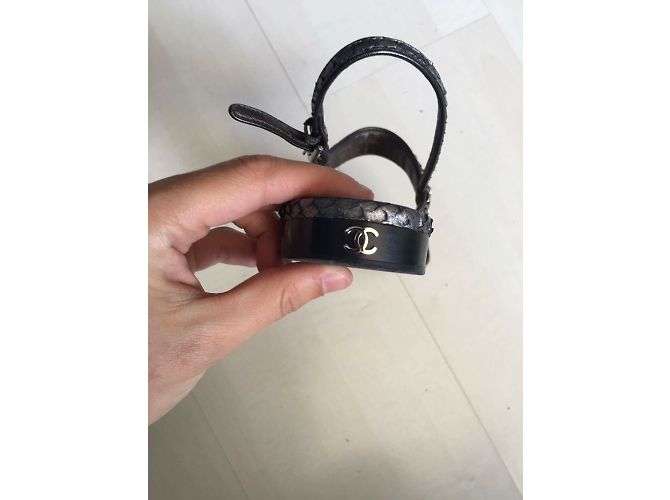 Sandali Chanel Pelle di Serpente Iridescente Argento 37.5 - vista 4