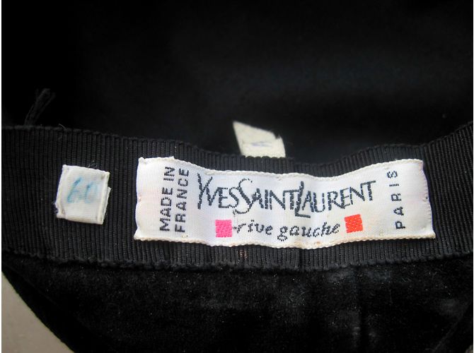 Yves Saint Laurent Chapeaux - vue 4