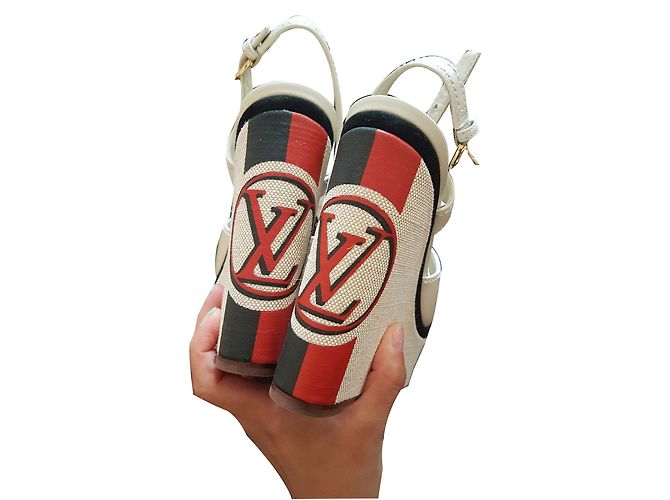 Louis Vuitton Mules compensées Beige - vue 2