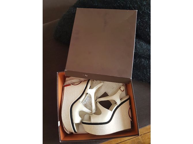 Louis Vuitton Mules compensées Beige - vue 3