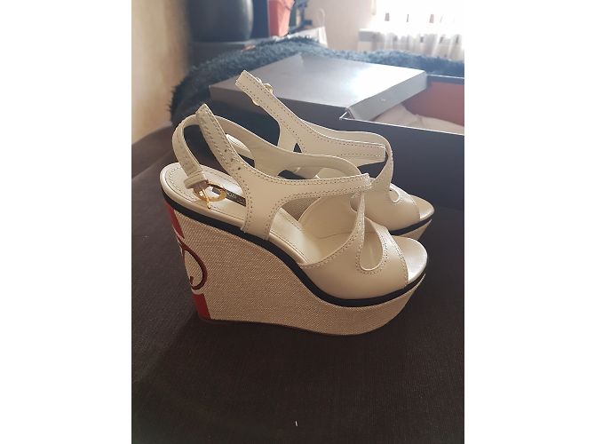 Louis Vuitton Mules compensées Beige - vue 4