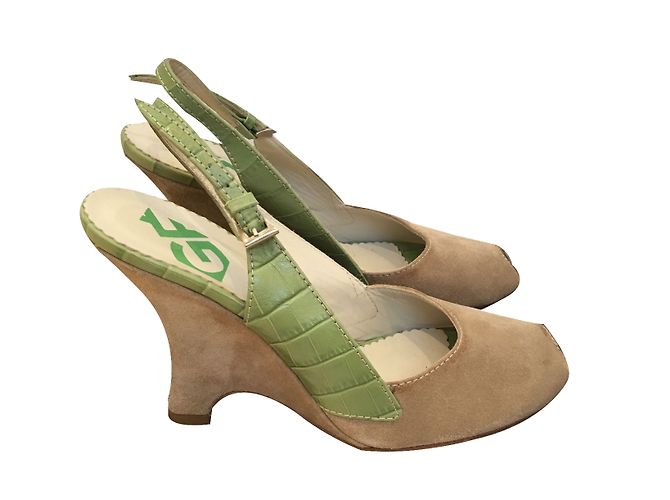 Sandali con zeppa Gianfranco Ferré in scamosciato beige e pelle verde - vista 2