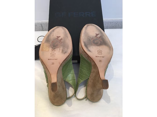 Sandali con zeppa Gianfranco Ferré in scamosciato beige e pelle verde - vista 5