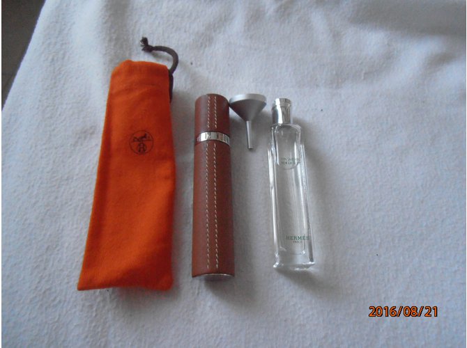 Hermès Spray nómada recargable Caramelo - vista 4