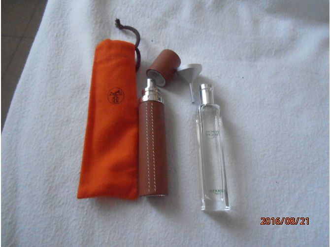 Hermès Spray nómada recargable Caramelo - vista 5