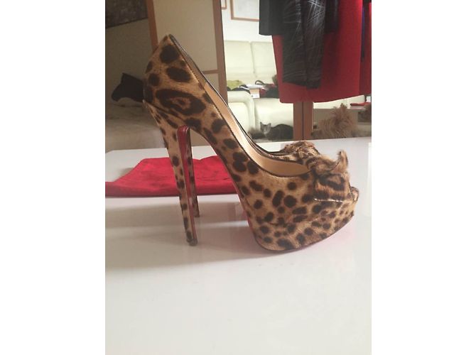 Christian Louboutin Lady Peep Décolleté Leopardate in Pelle - vista 3